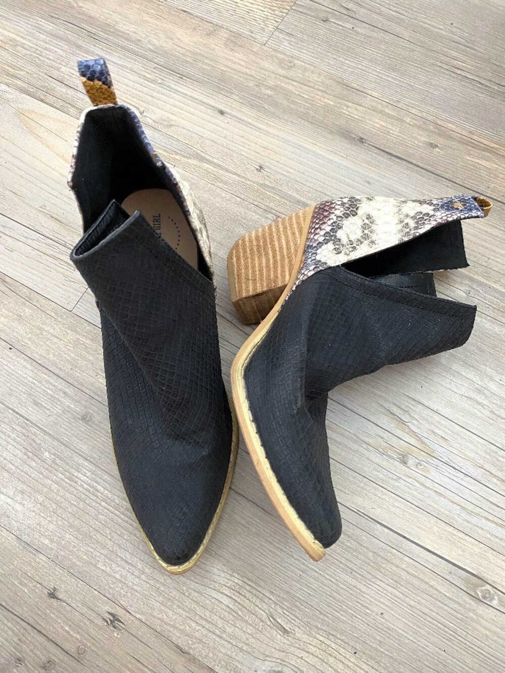 Arider Girl Snakeskin Print Ankle Chelsea Boots Size 7.5